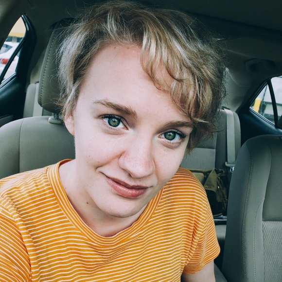 Meet your Posher, Jessica - Picture 2 of 2